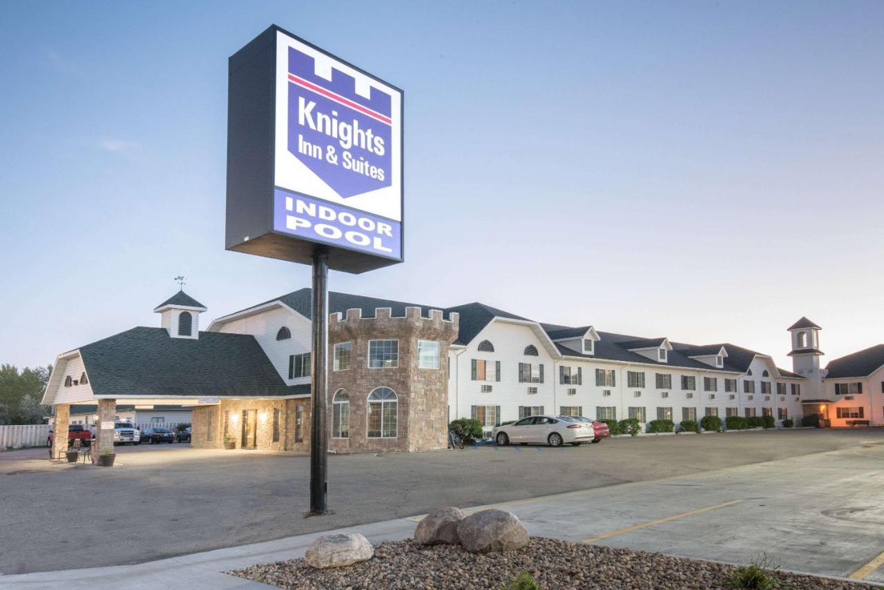 Knights Inn And Suites - Grand Forks Exterior foto