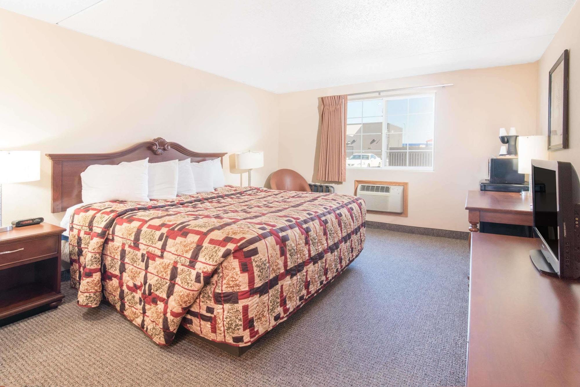 Knights Inn And Suites - Grand Forks Exterior foto